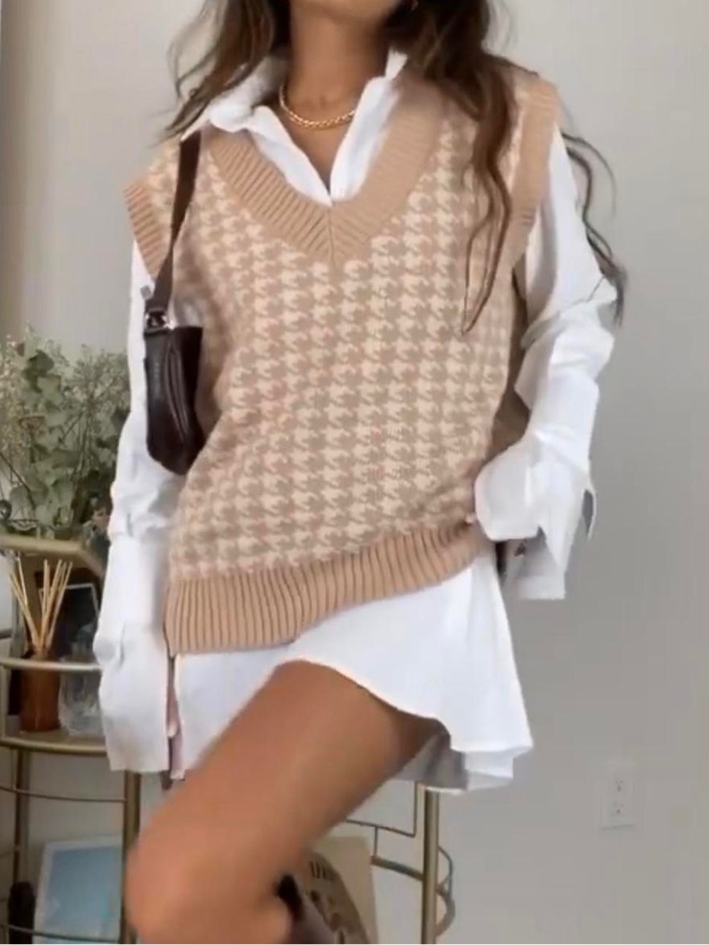 Le Lis Beige Houndstooth V-Neck Sweater Vest